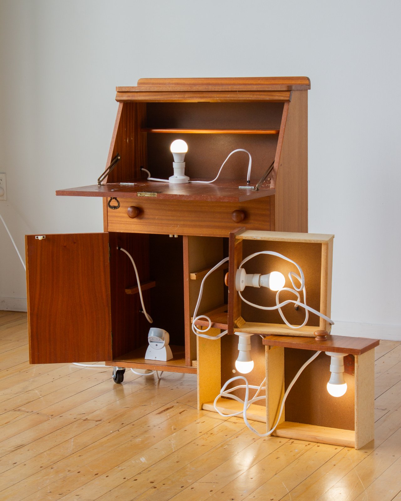 Untitled (Bureau)